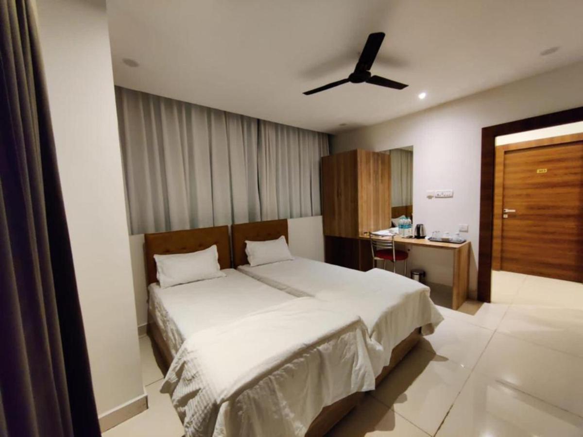Hotel Hibiscus Tree- Bachupally Haidarábád Kültér fotó