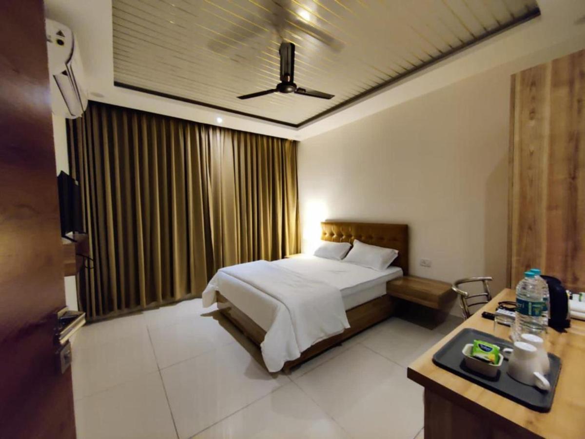 Hotel Hibiscus Tree- Bachupally Haidarábád Kültér fotó